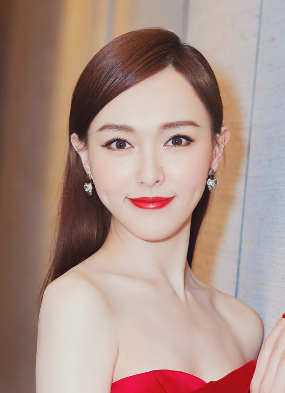 "三八"女王节甜蜜来袭 看唐嫣如何演绎嫩色高甜"糖妆"