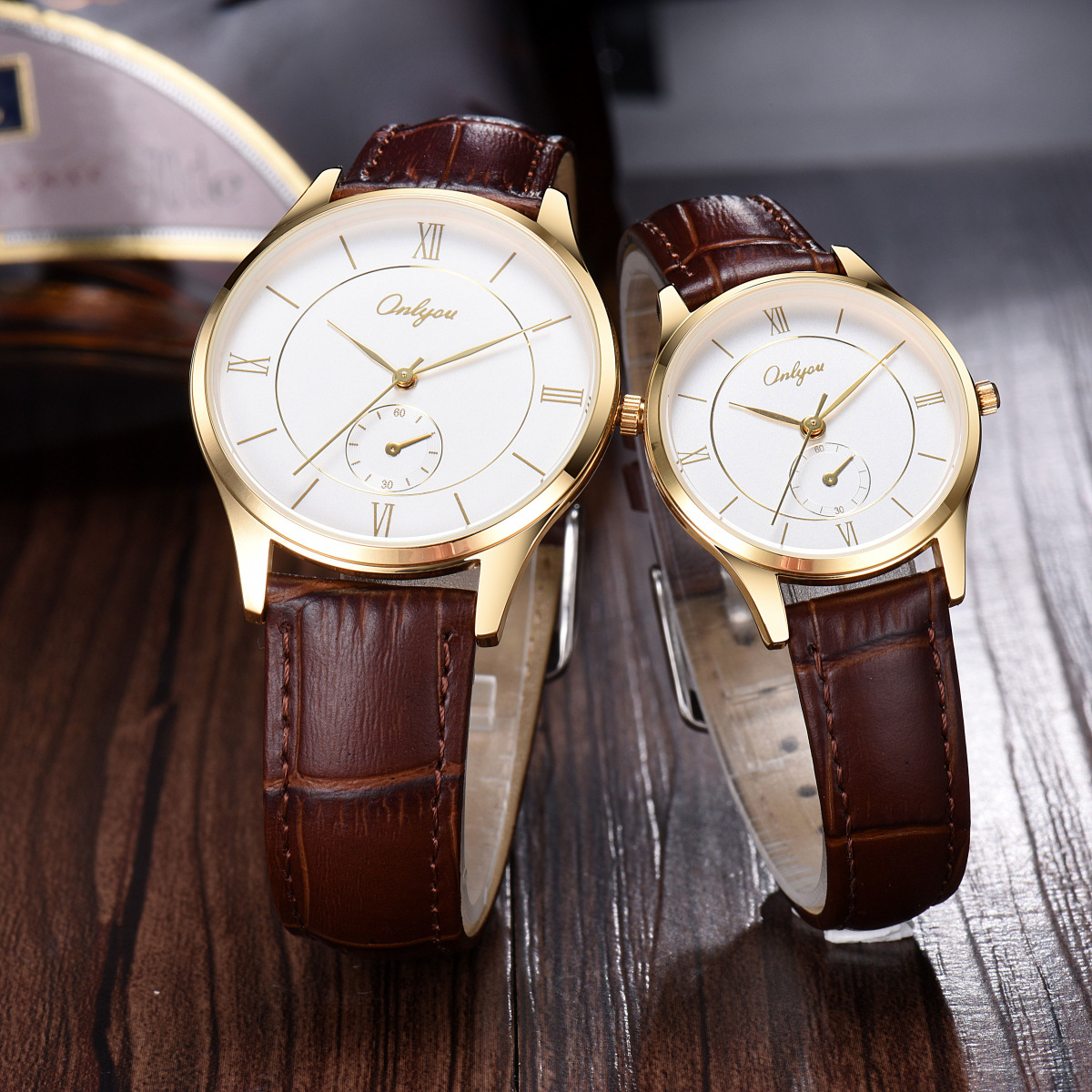 奥利尼时尚情侣表一对复古简约大表盘男士手表女防水皮带石英腕表