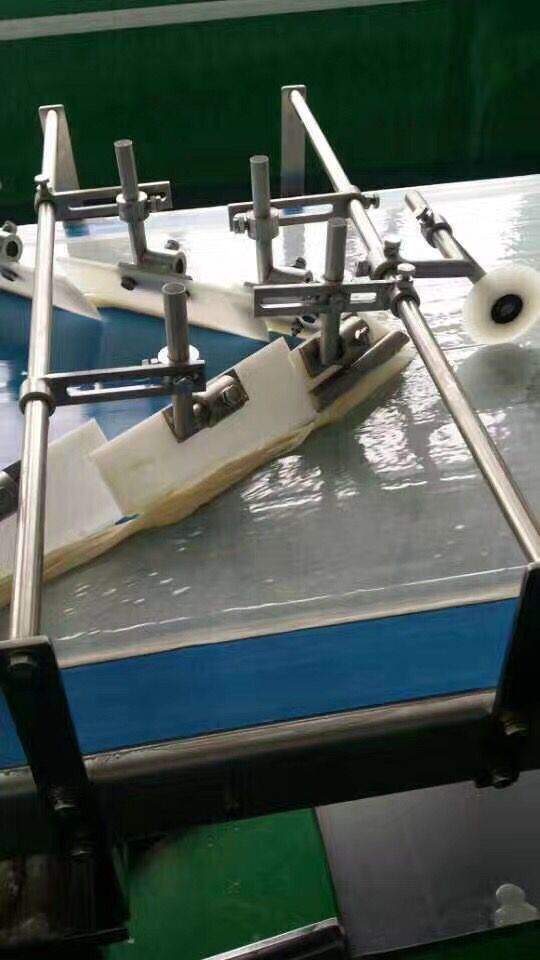 老潼关肉夹馍机,西安肉夹饼皮机,白吉馍加工设备,白吉饼坯生产线