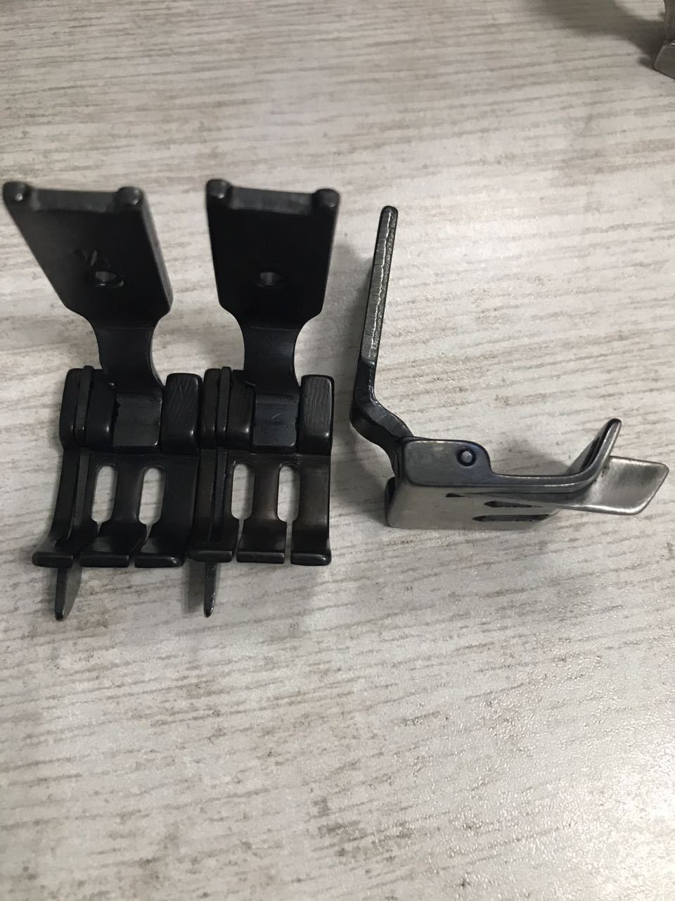 兄弟双针机通用刀车压脚1/4左 海菱缝纫机配件