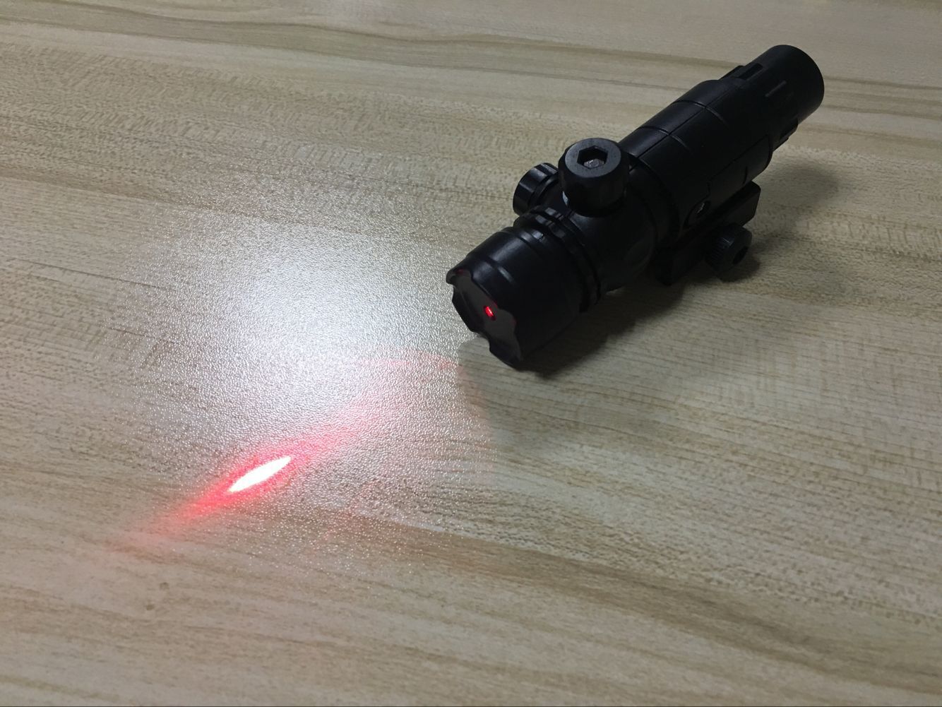 水弹枪改装配件 可调节红外线灯 玩具枪改装配件 可调节导轨