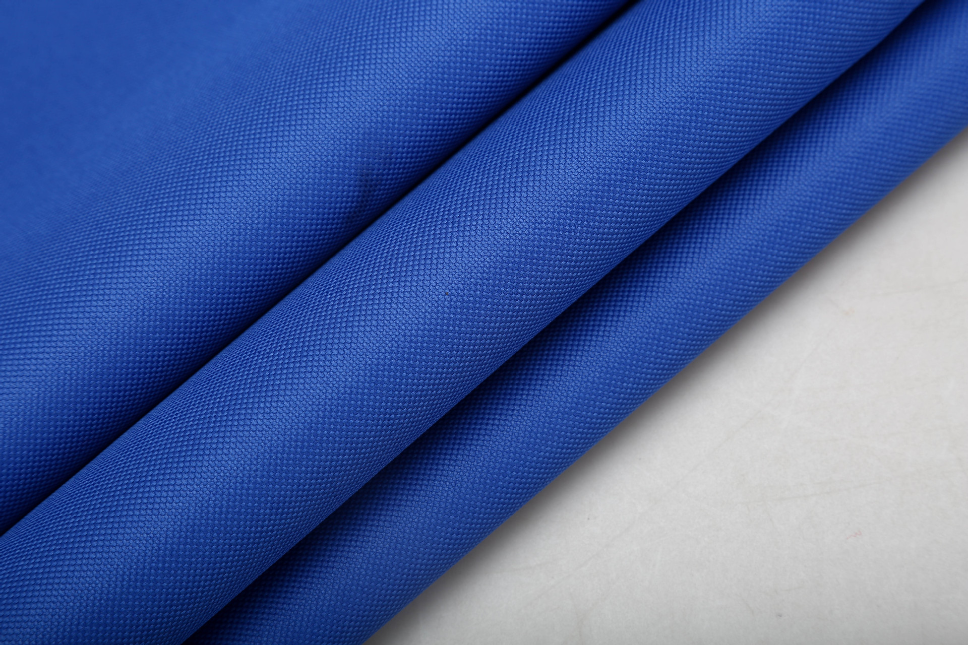 成立于上世纪90年代,公司主营各种牛津布,台湾尼龙布,涤纶布,水松,高