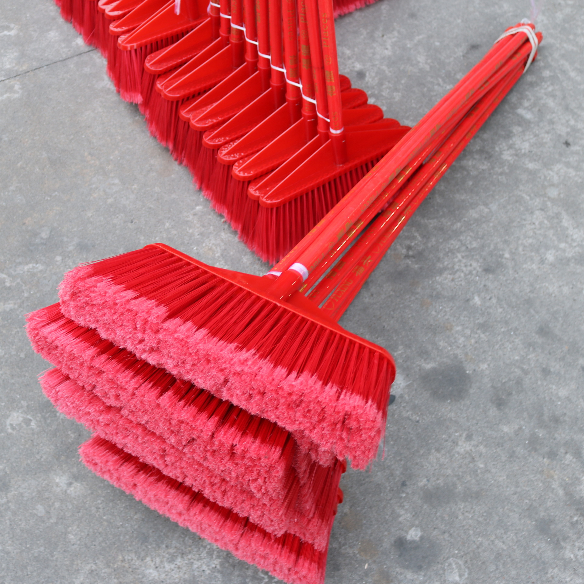 地摊批发家用学校环卫扫把 新产品家居清洁扫把 硬毛塑料胶扫把