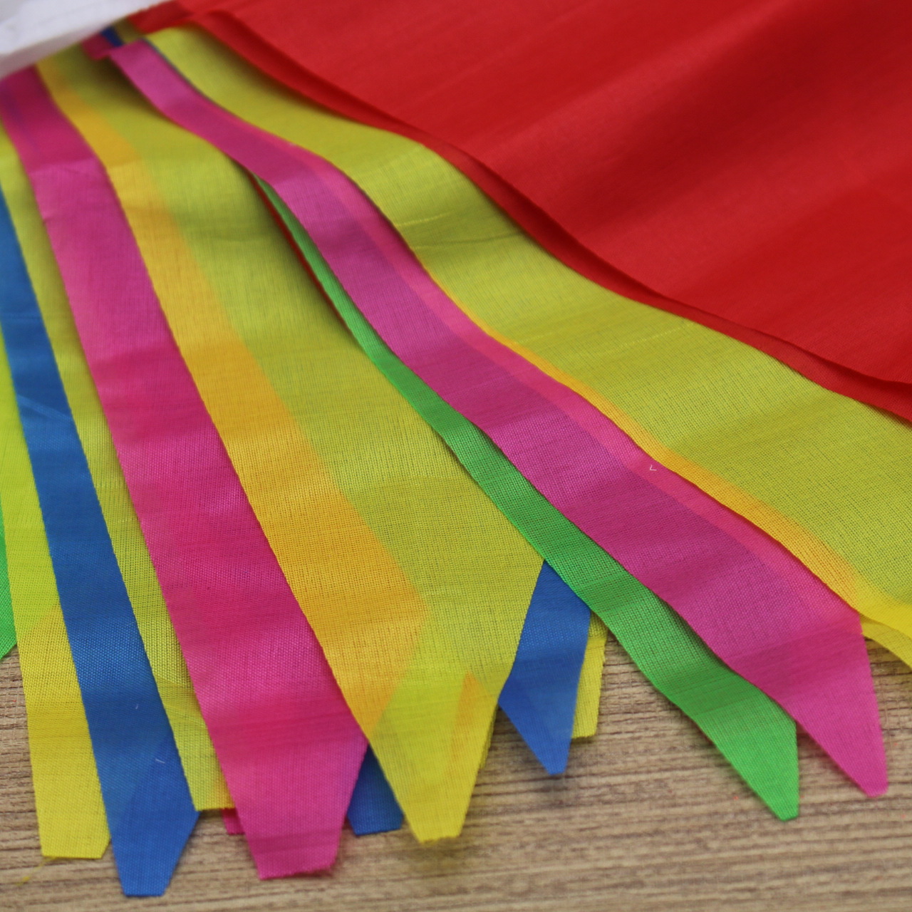 批发小号彩色旗三角串旗涤纶工地开业布置场地广告活动