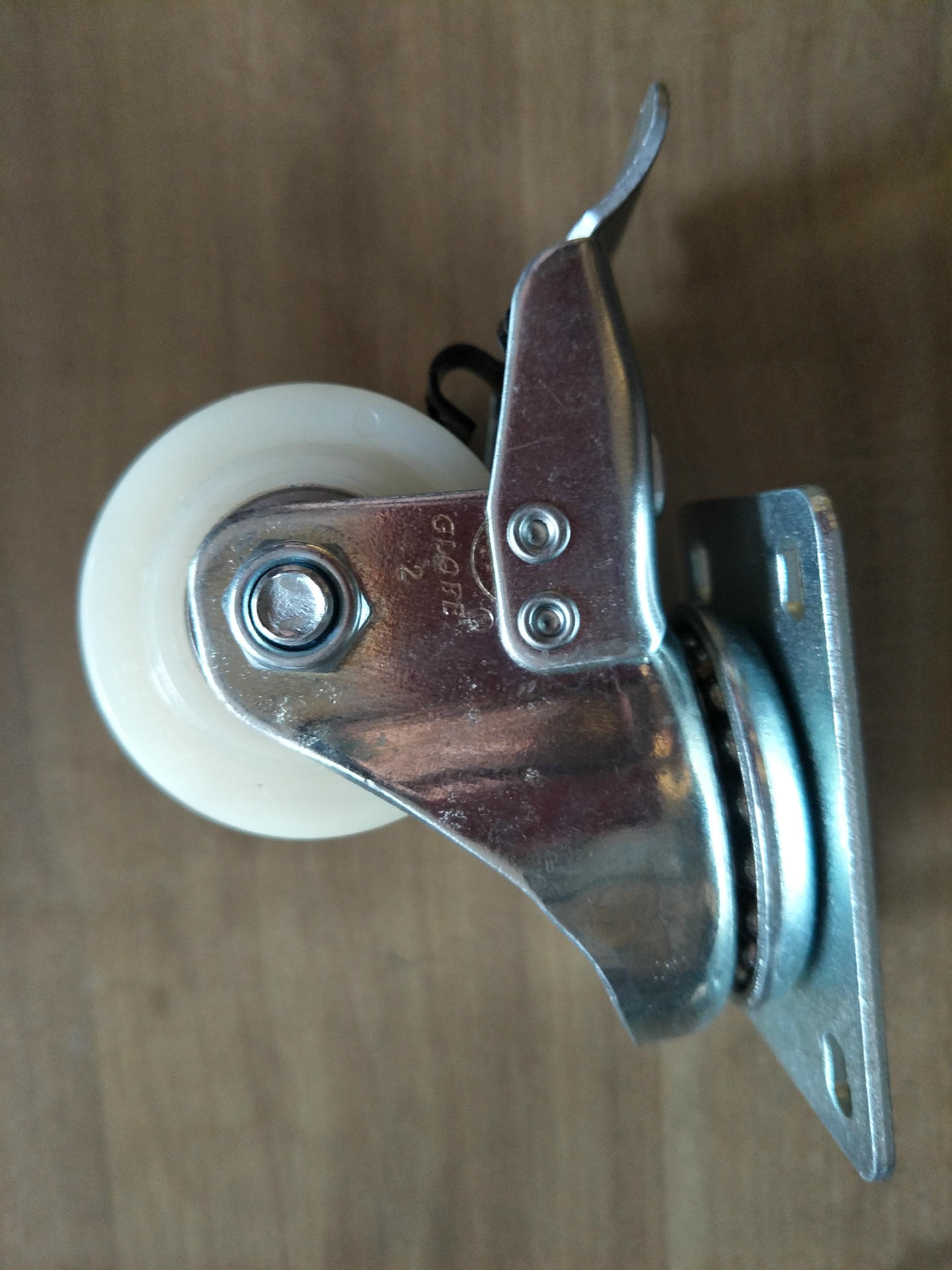 2寸中型环球globe尼龙载重万向脚轮批发东莞深圳脚轮