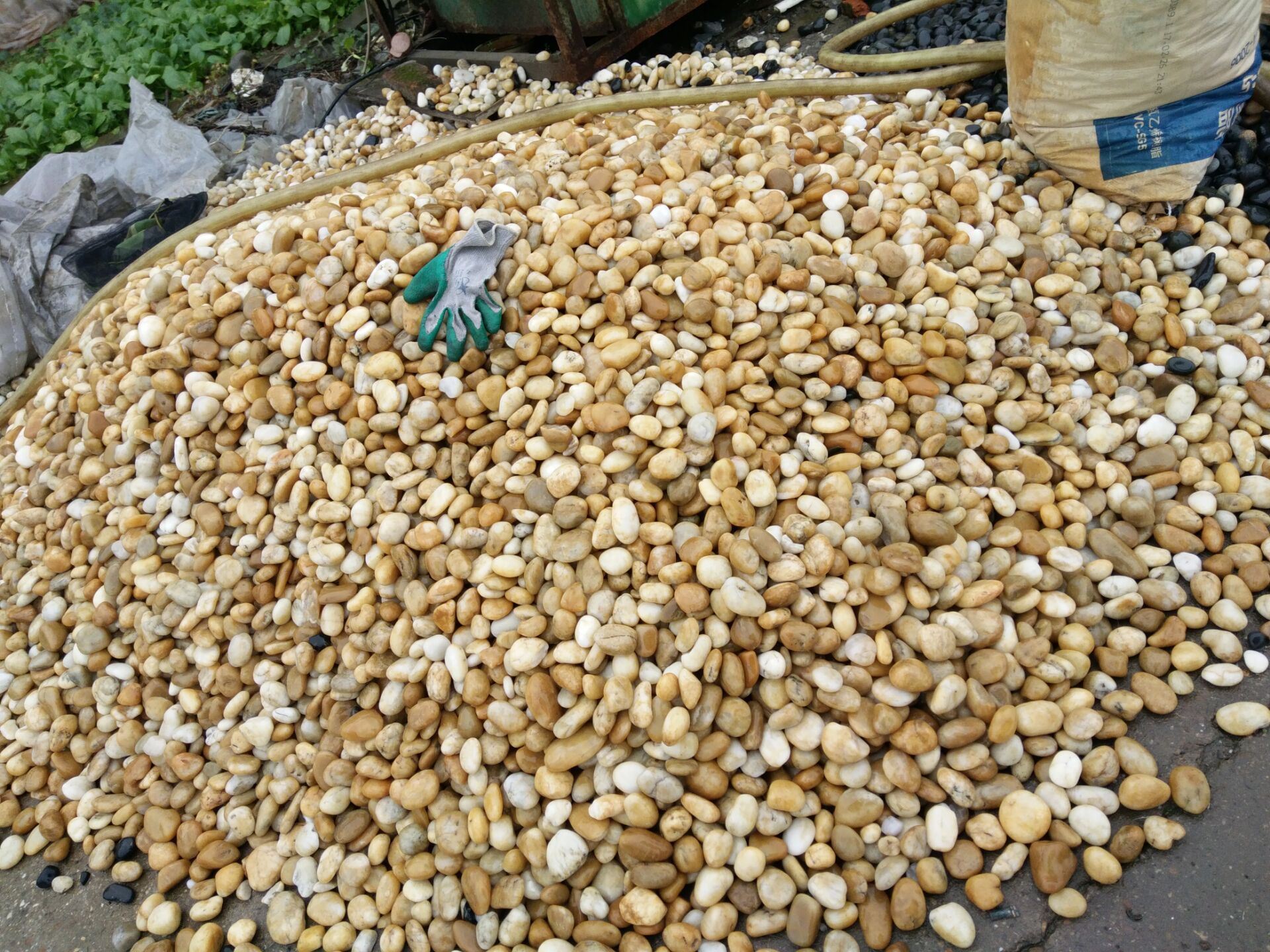 雨花石鹅卵石小石子石米黑石子景观石白石米黄色石米汉白雨石子