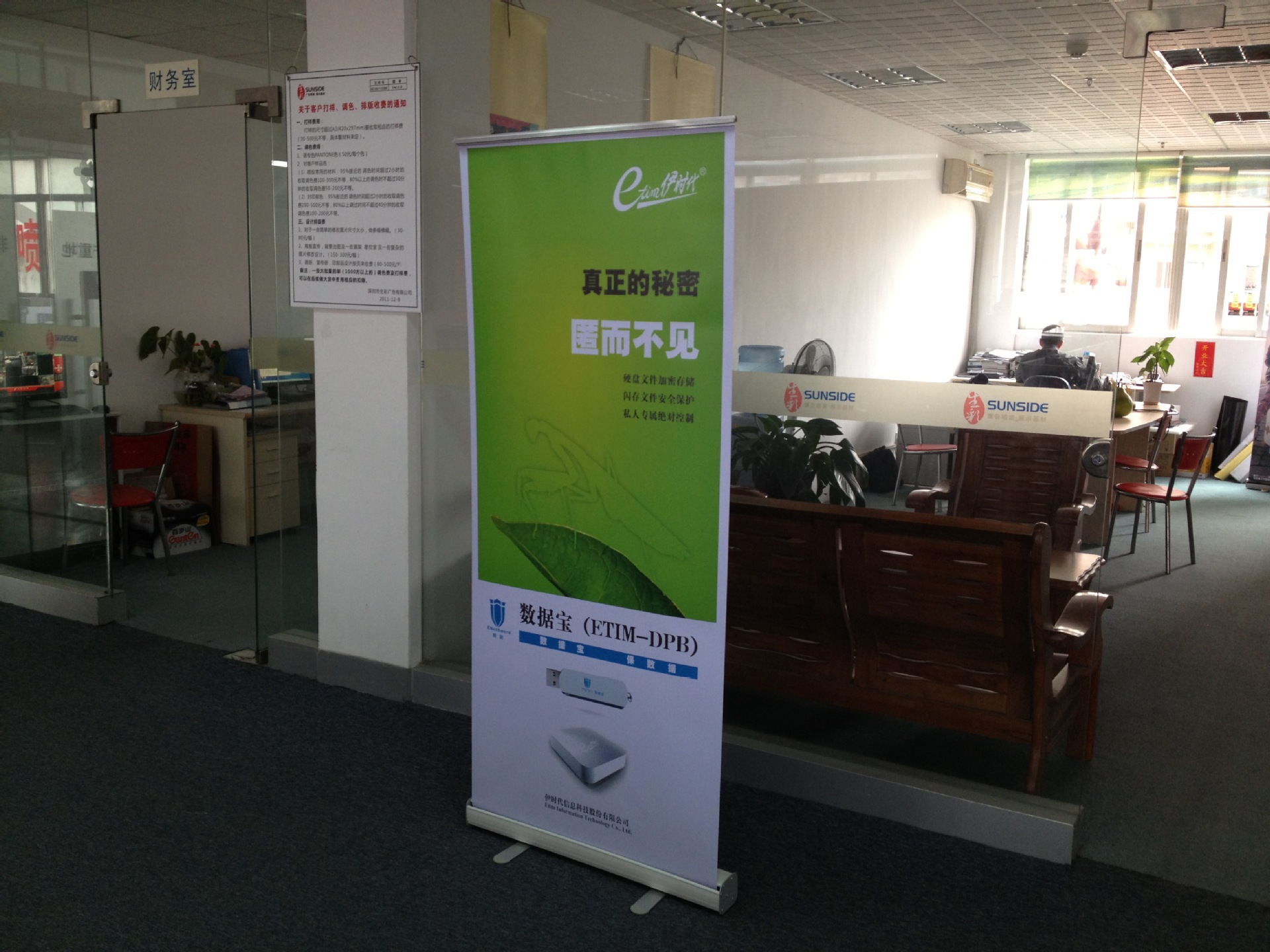 铝合金塑钢易拉宝喷绘高清写真pp制作pvc高清画面 批量定制工厂