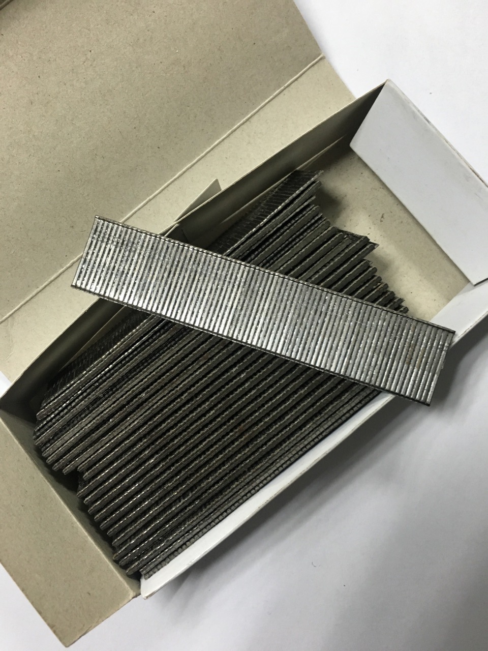 厂家批发高碳钢f钉,可打铁管,f15,f20,直钉吊篮专用钢排钉码钉