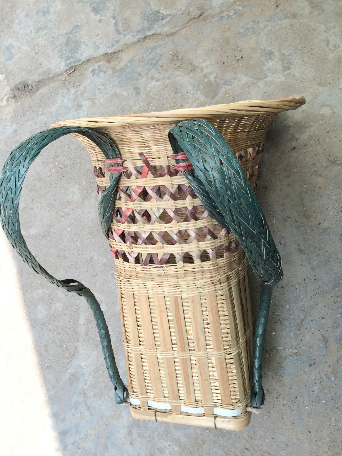 竹编背篓宝宝背兜婴儿背椅 收纳搬运筐 竹编工艺品批发