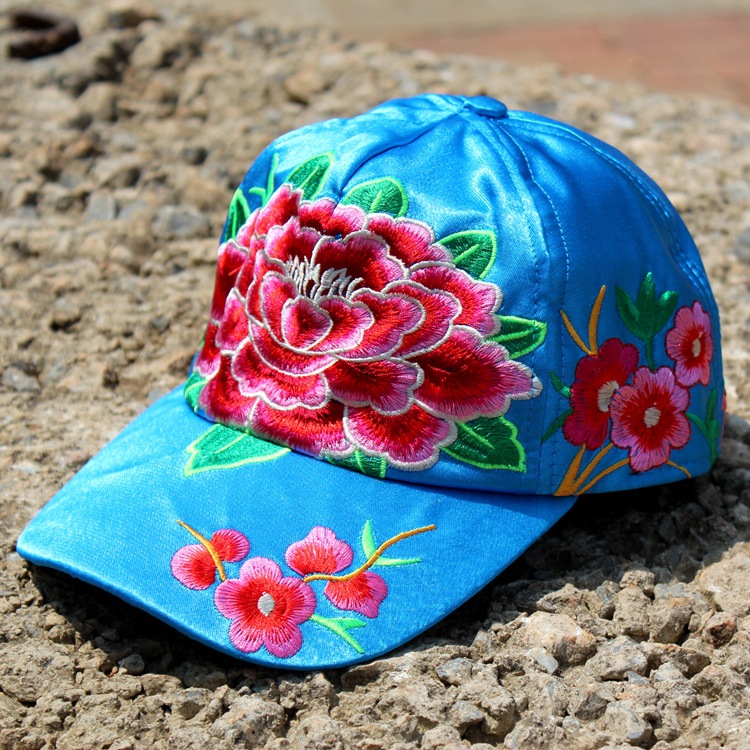 一款帽檐和帽子满绣的既民族又时尚的优质嘻哈风格棒球绣花帽子,后