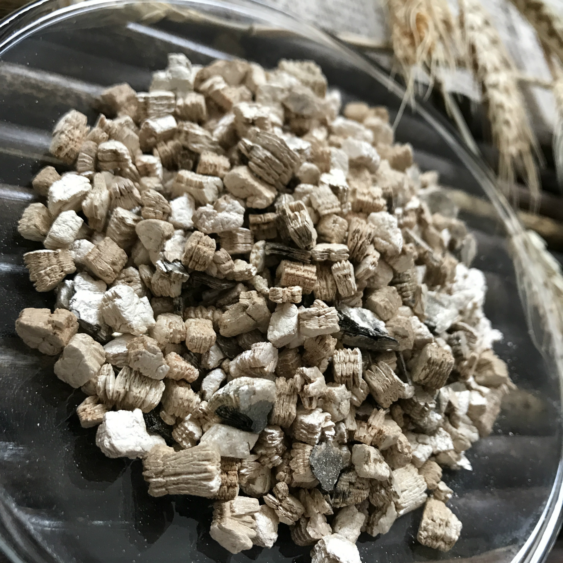 厂家供应 新疆白蛭石 保温材料用白蛭石颗粒4-8mm 免费取样