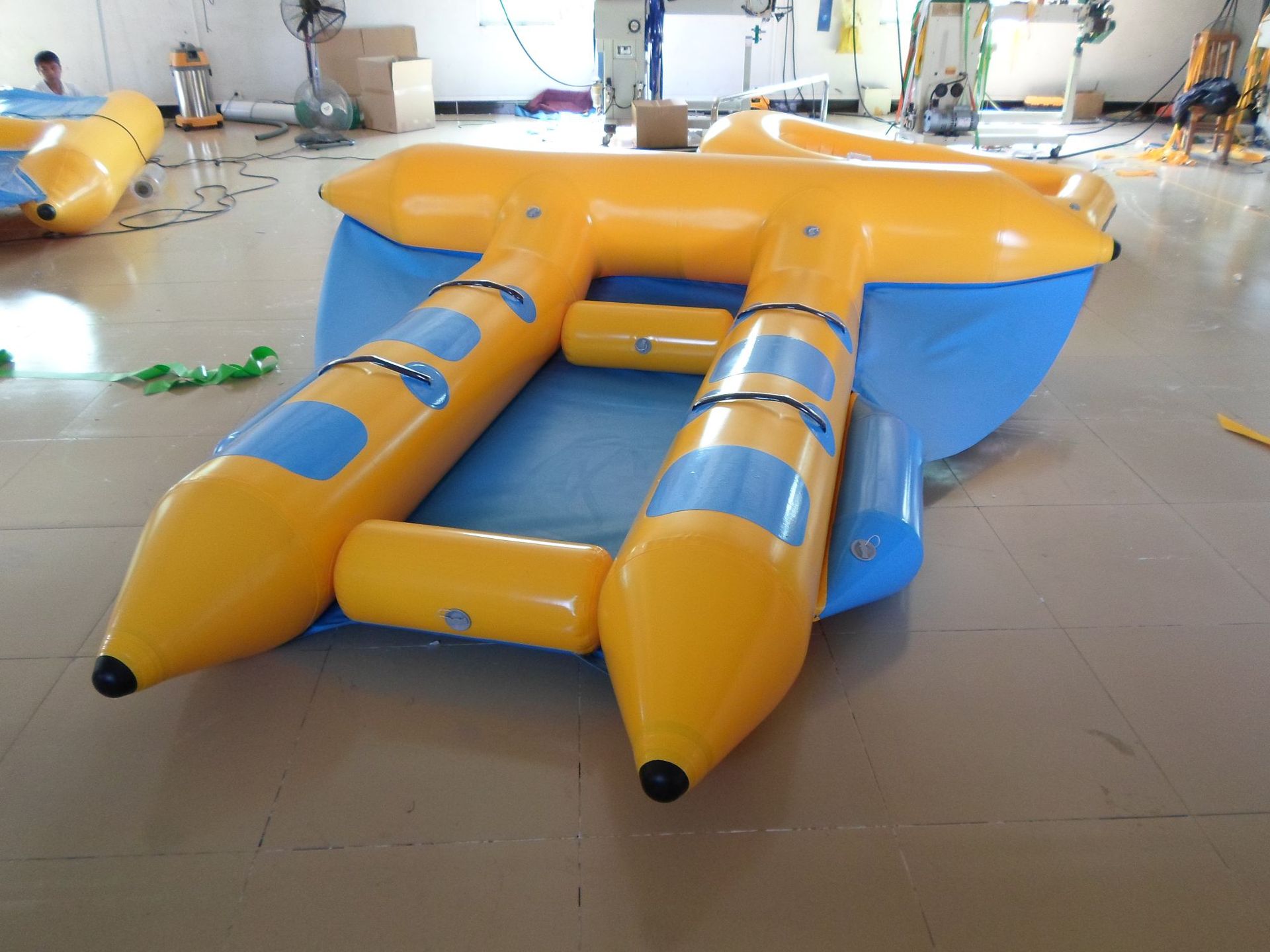 厂家直销加厚材料海上飞鱼船水上充气飞船 充气水上娱乐设备批发