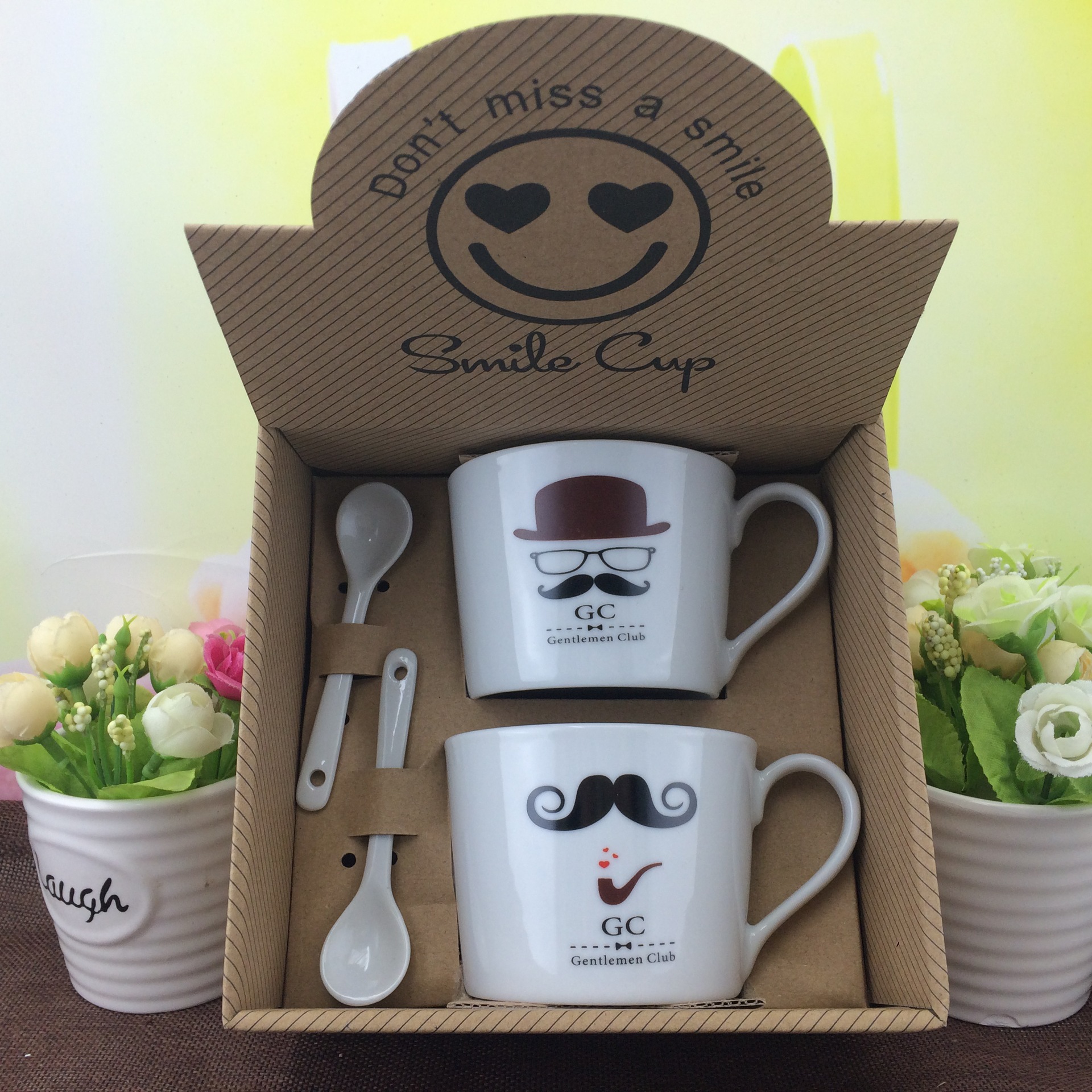厂家供应 创意卡通陶瓷杯 带勺马克杯小礼品 定制陶瓷杯logo
