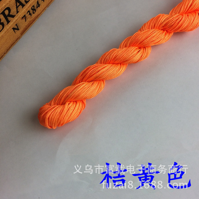 【用 途】自由玩转diy手工编织绳子,可以编手链,吊坠绳子,腰链
