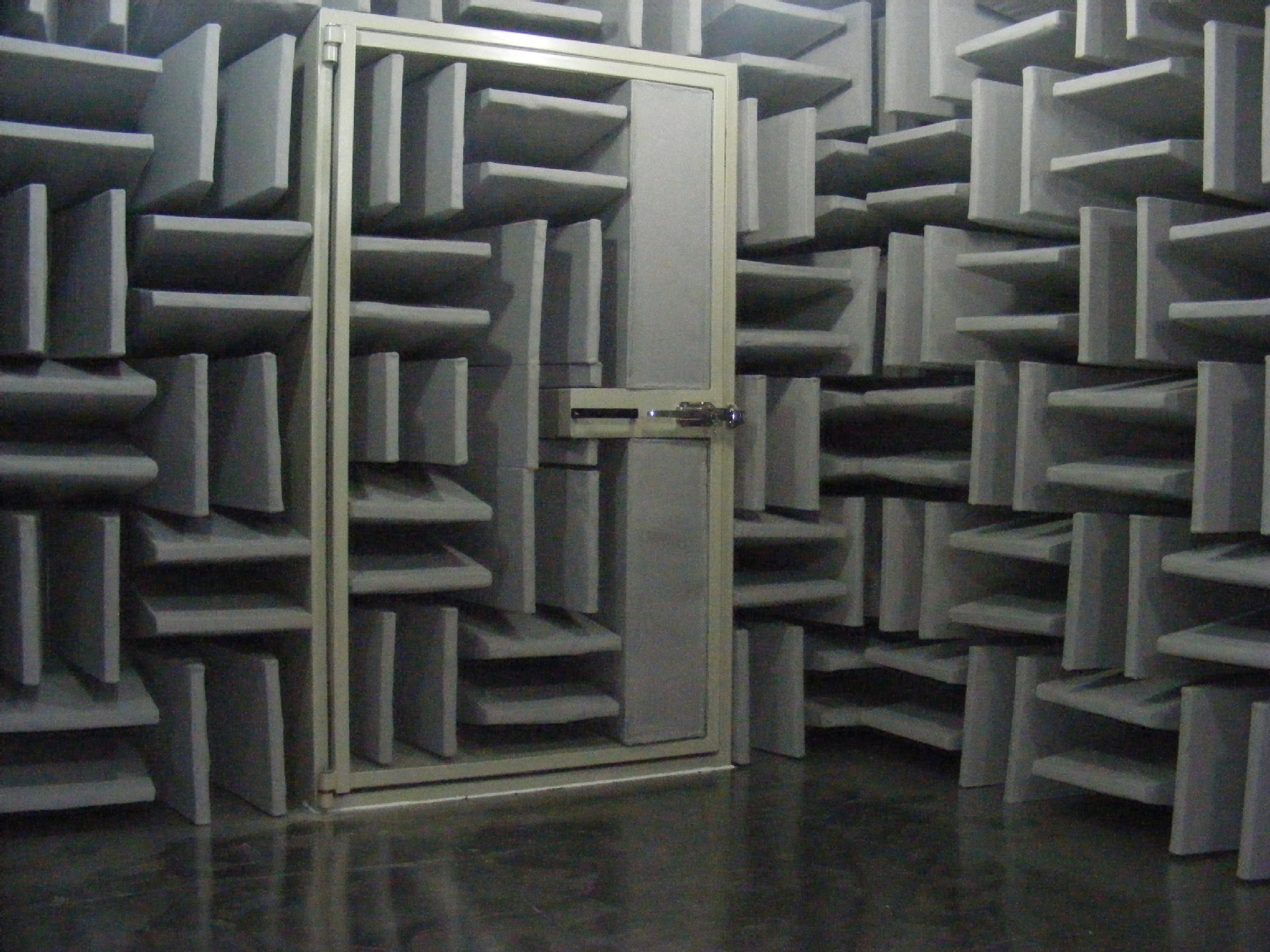 供应实研消音异型绵全消音室吸音尖劈批发玻璃纤维棉阻燃布隔音棉