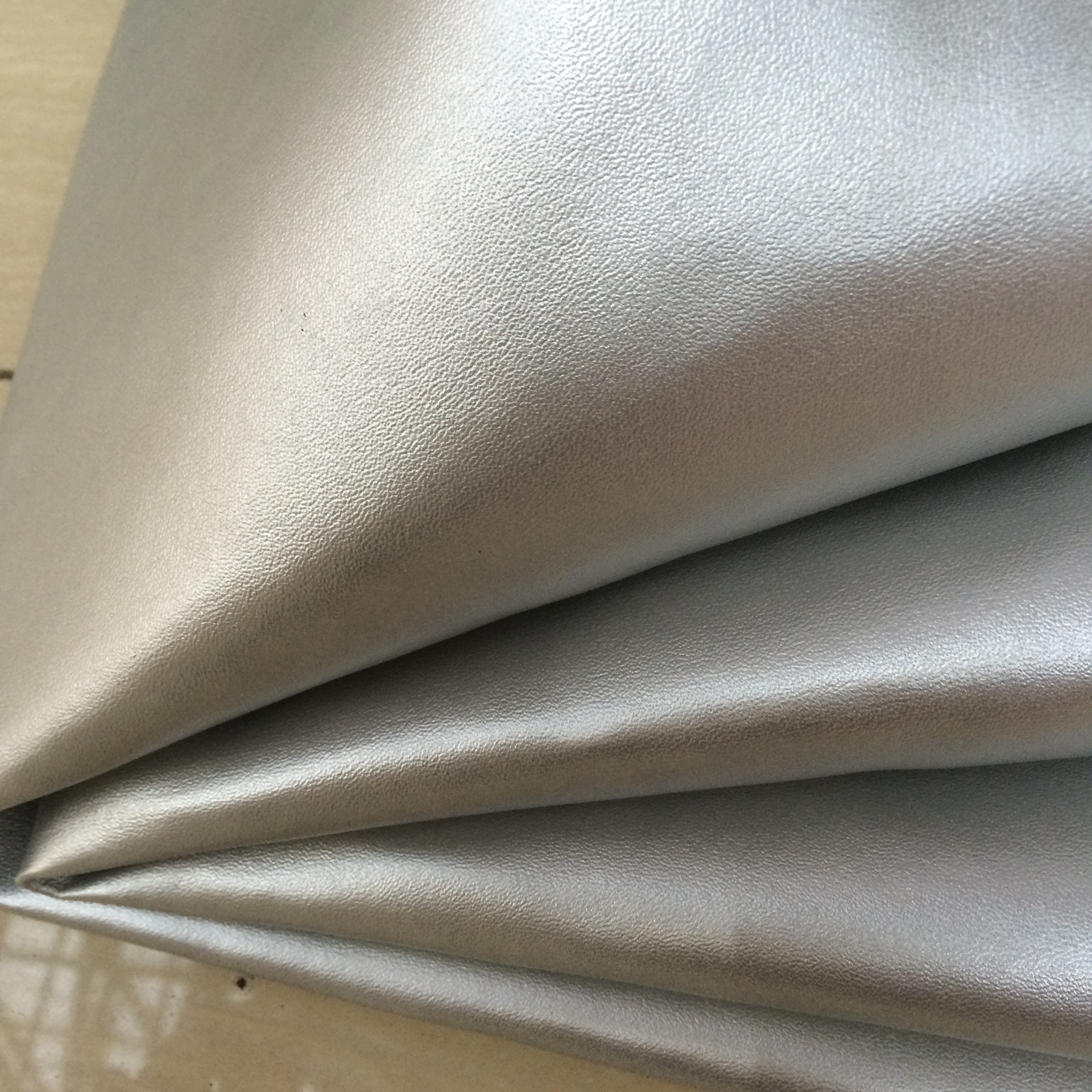 银色pu皮