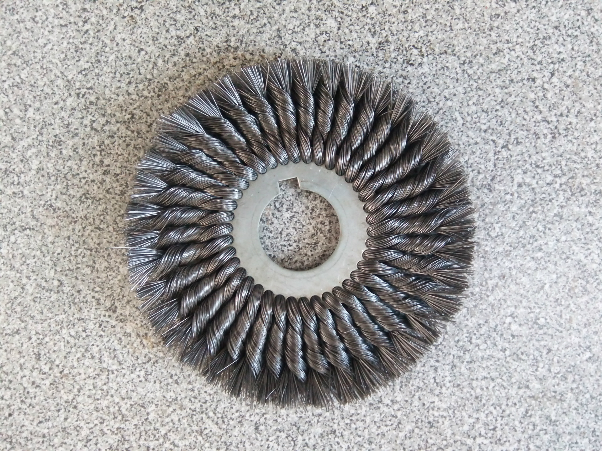 4寸碗型钢丝轮 不锈钢曲丝 碳钢扭丝 角磨机除铁锈钢丝刷 除锈轮