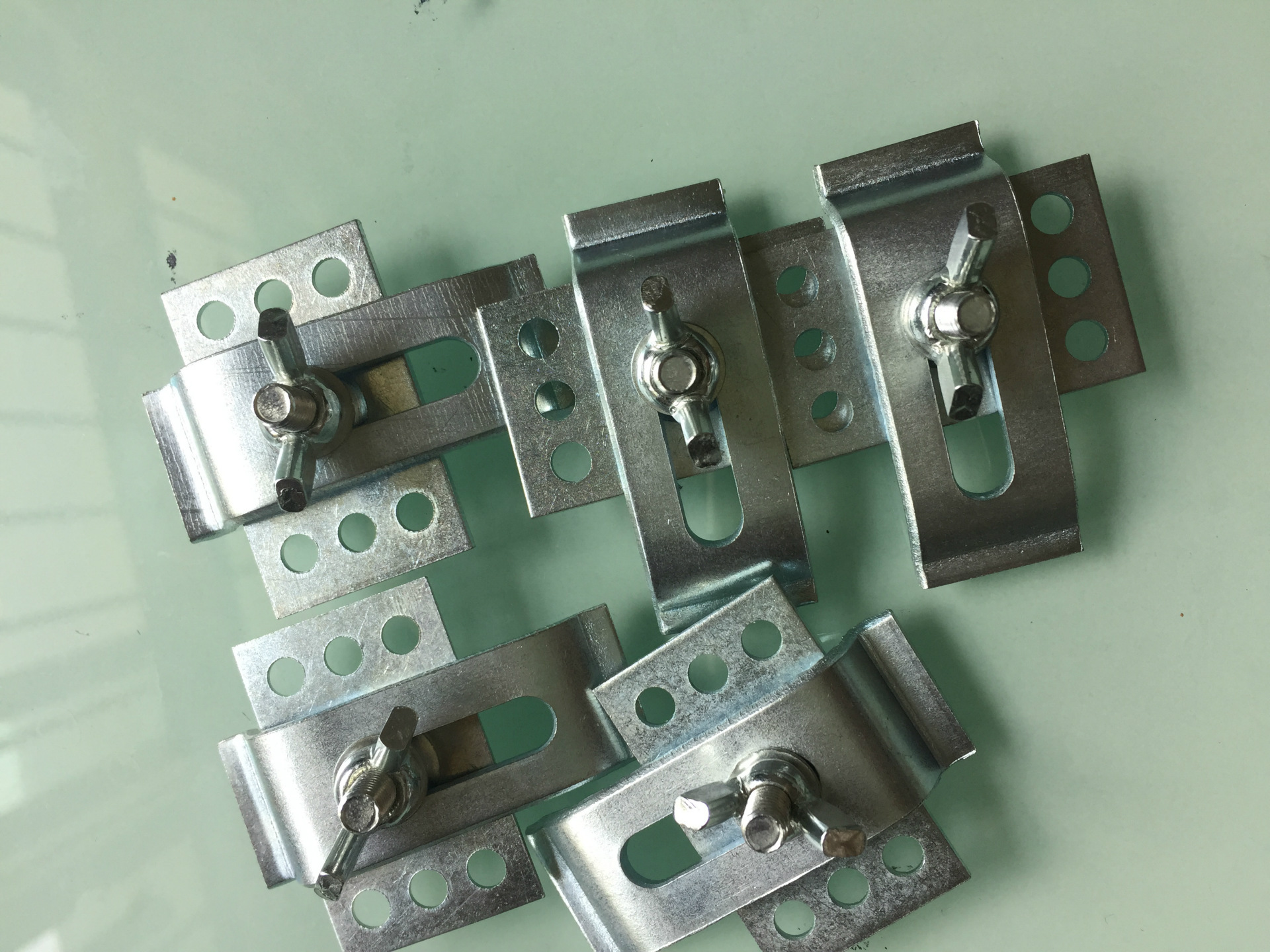 厂家直销蝴蝶扣六孔羊角角码安装水槽固定橱柜安装 台下盆6孔扣件