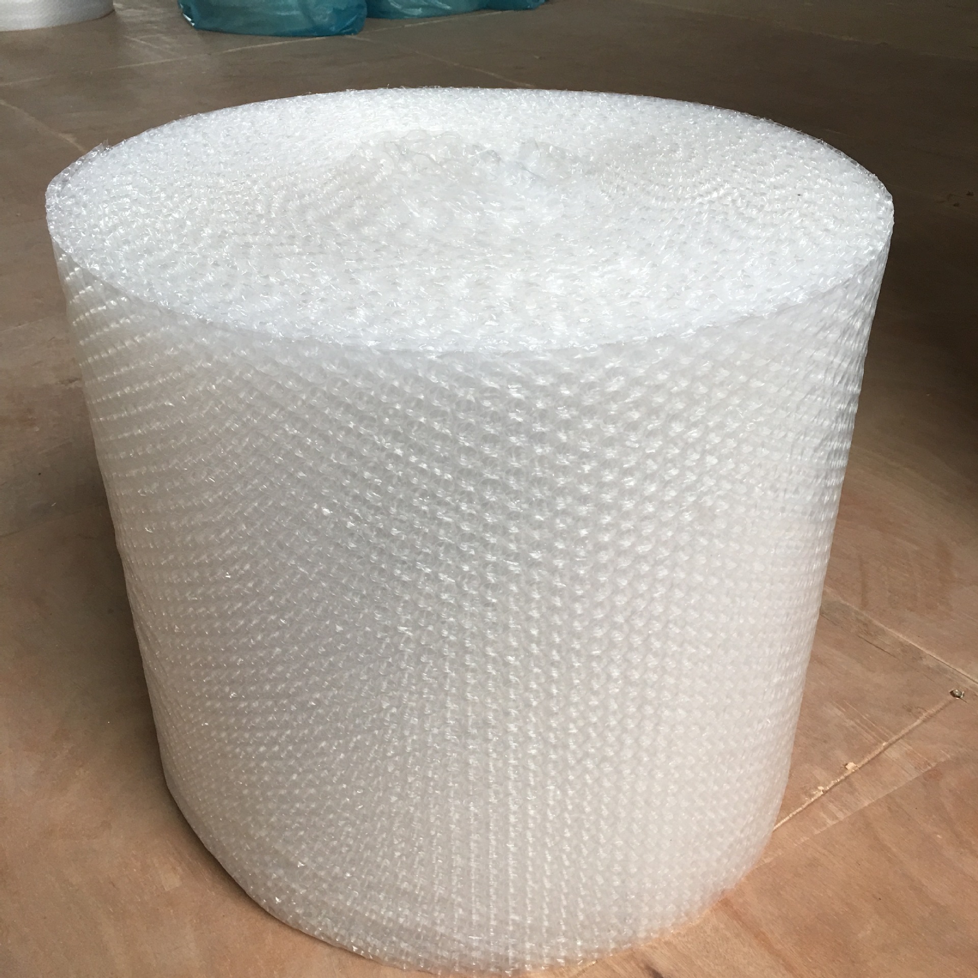 气泡膜生产厂家 50cm中泡新料50米长打包气泡垫防震气泡膜包装膜