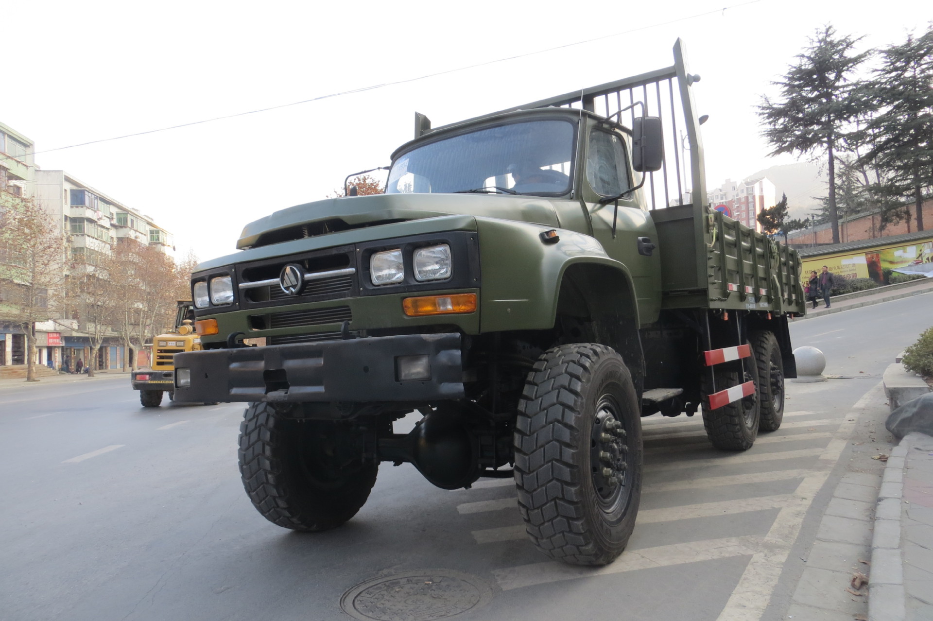 万山6x6越野卡车图片