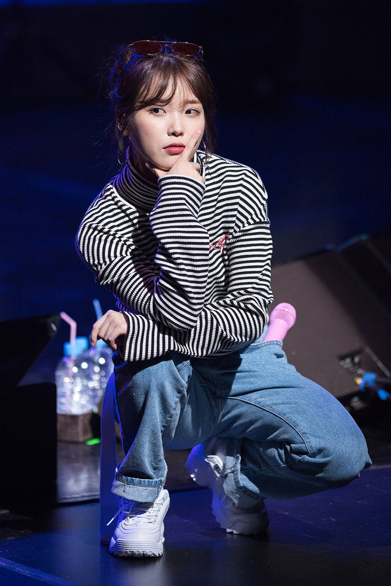 2017秋冬新款李智恩iu韩版宽松阔腿裤浅蓝色女装长牛仔裤 腰带