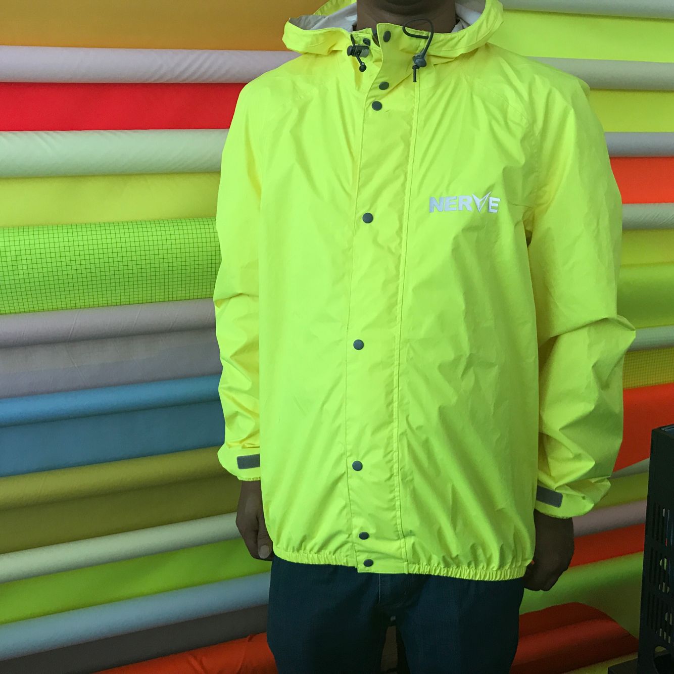 优质供应210d尼龙牛津布148t(条)防水透气透湿透明pu工装雨衣多