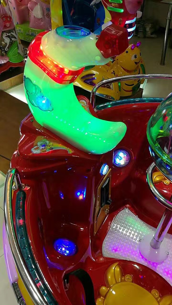 厂家供应俄罗斯转盘儿童投币摇摇车旋转摇摆机可扫码支付出口