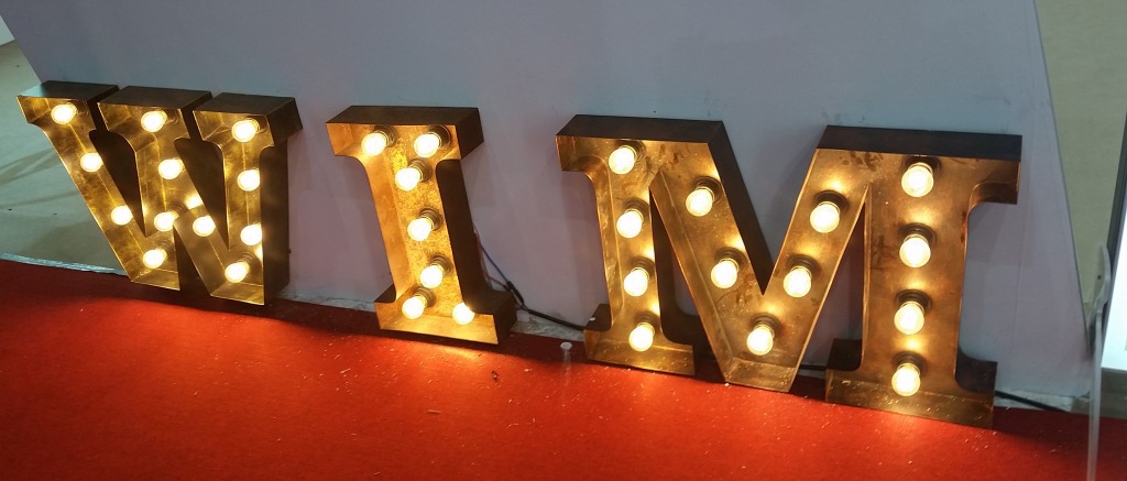 铁皮生锈字复古灯泡发光字 户外广告做锈烤漆外露灯珠点阵发光字