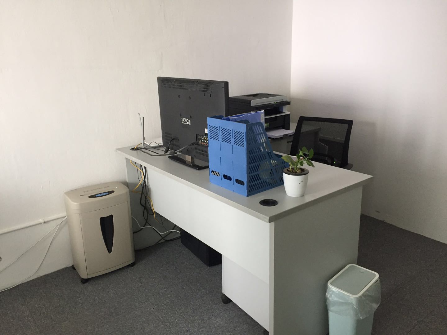 热烈庆祝海宁美光特贸易有限公司新办公室装修完工