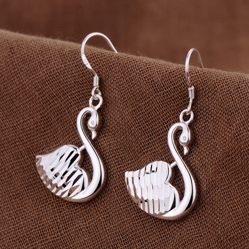 韩版精品女士生日礼物 个性创意天鹅耳环时尚潮人耳饰配饰镀银饰