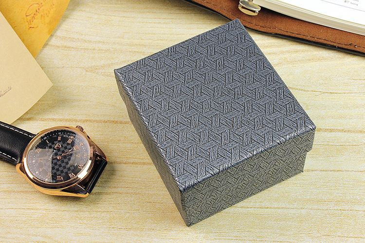 5cm 【重量】35g 【材质】纸制品 【颜色】蓝色格纹,黑色暗纹,蓝色