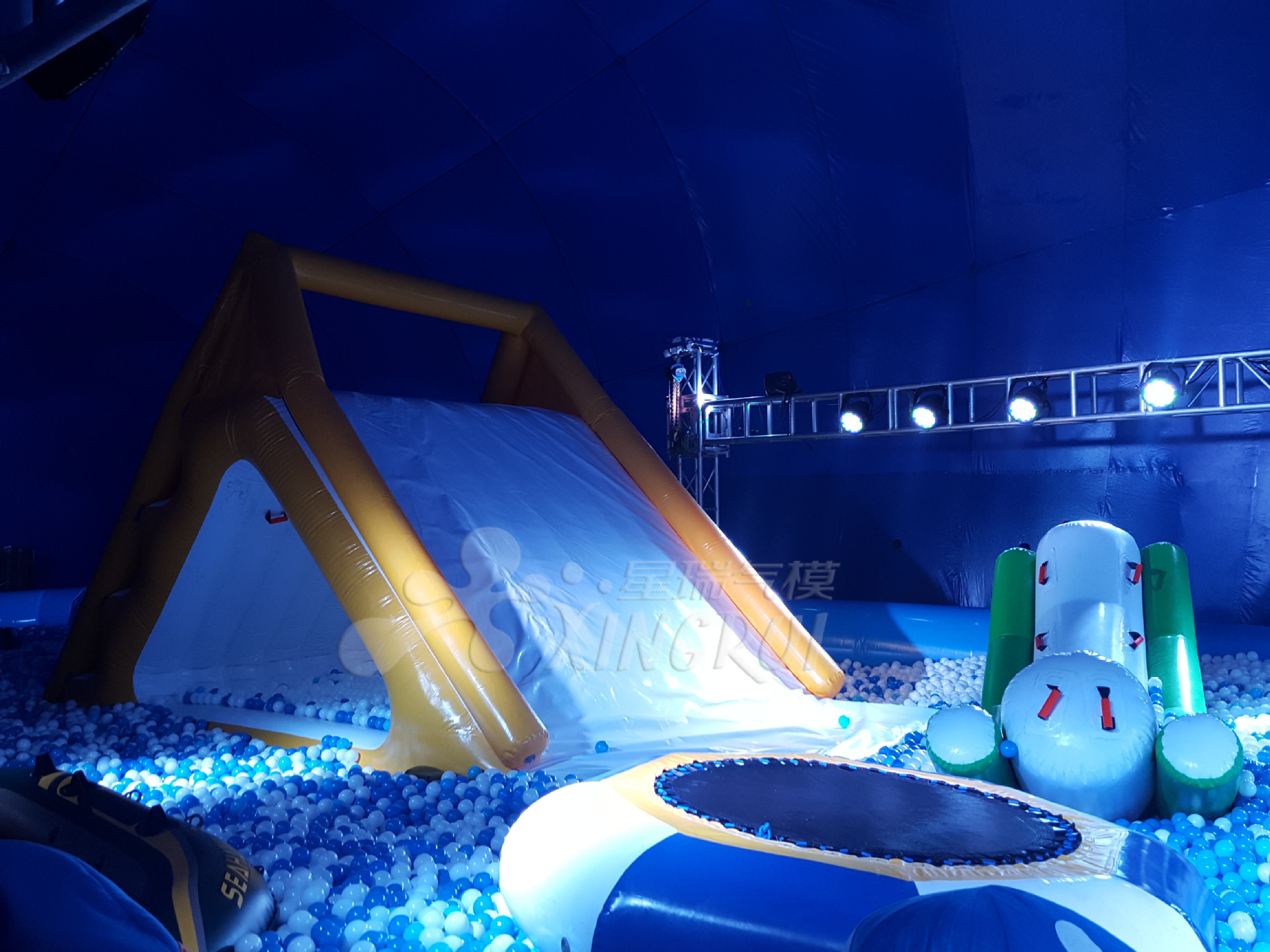 充气鲸鱼岛大蓝鲸充气鲸鱼帐篷百万海洋球池充气水晶宫帐篷鲸鱼岛