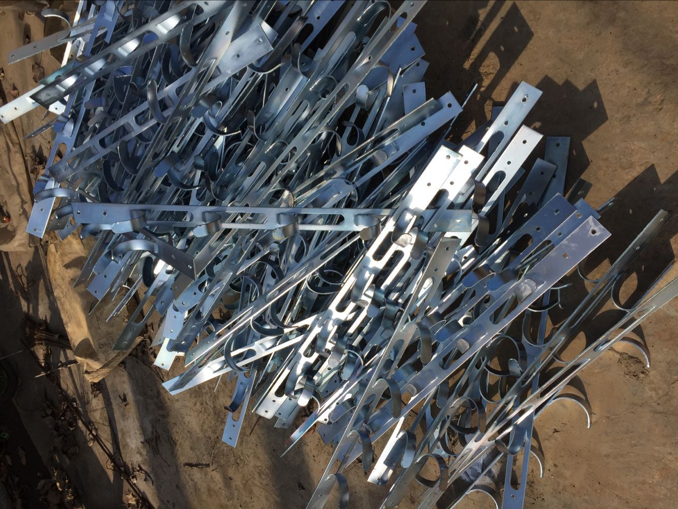 dlg直钩电缆挂钩 枣庄矿务局冲压巷道金属电缆挂钩 镀锌电缆挂钩