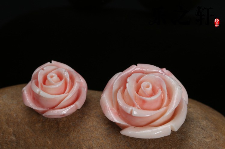 粉压粉贝散珠雕刻玫瑰花吊坠 毛衣挂坠佛教宗教diy饰品配件