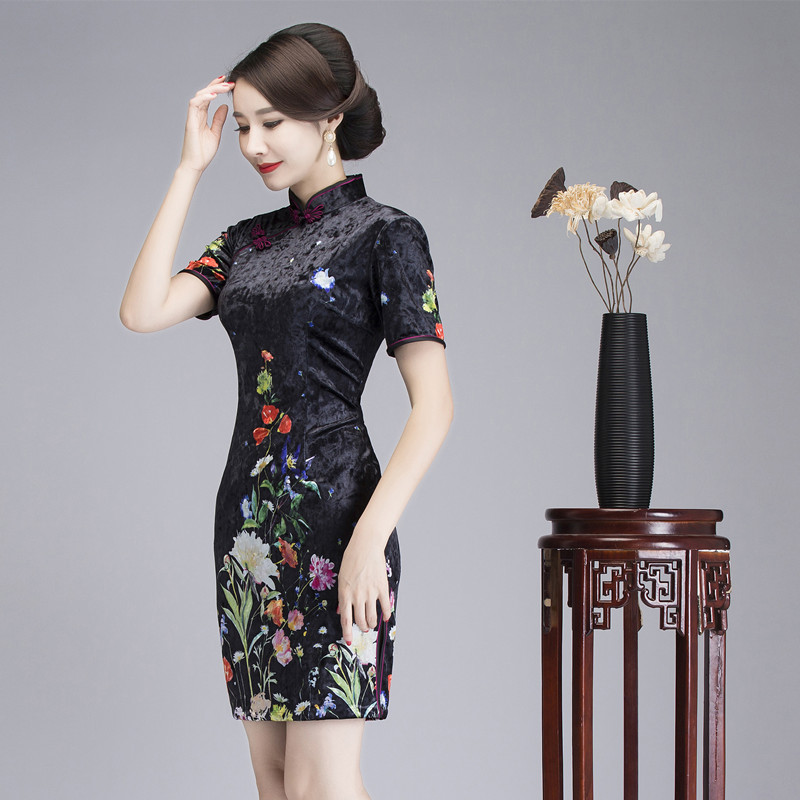 新款修身显瘦宴会走秀丝绒短袖马蹄袖短款复古旗袍(货号 ytg8001)
