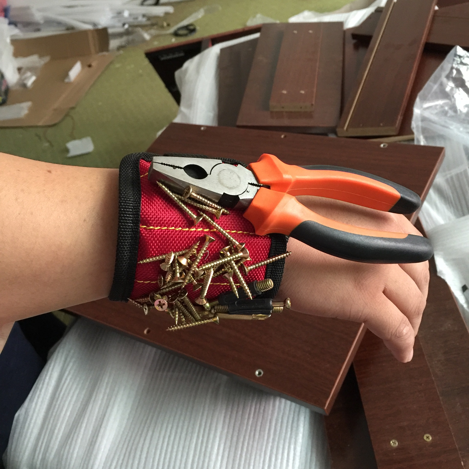 强力磁性腕带磁铁工具收纳手腕带磁铁吸附捡拾器维修口袋工具包