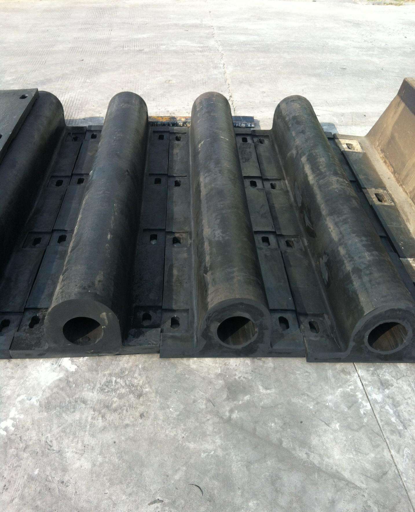 专业厂家生产橡胶护舷 码头橡胶防撞条批发d型半圆形 gd型 1000l