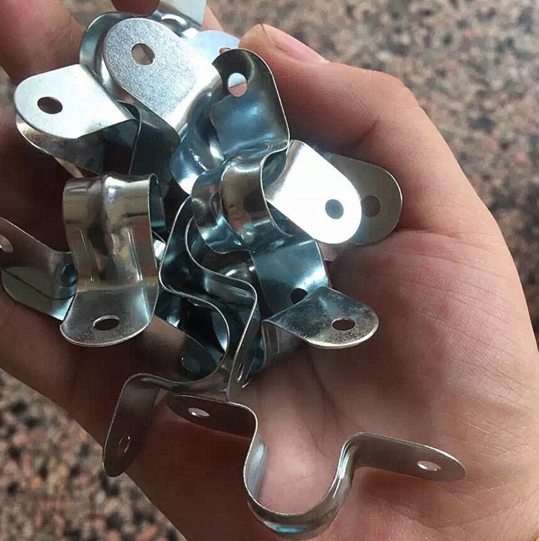 镀锌铁骑马卡箍 u型马鞍卡 金属欧姆管卡五金配件dn20