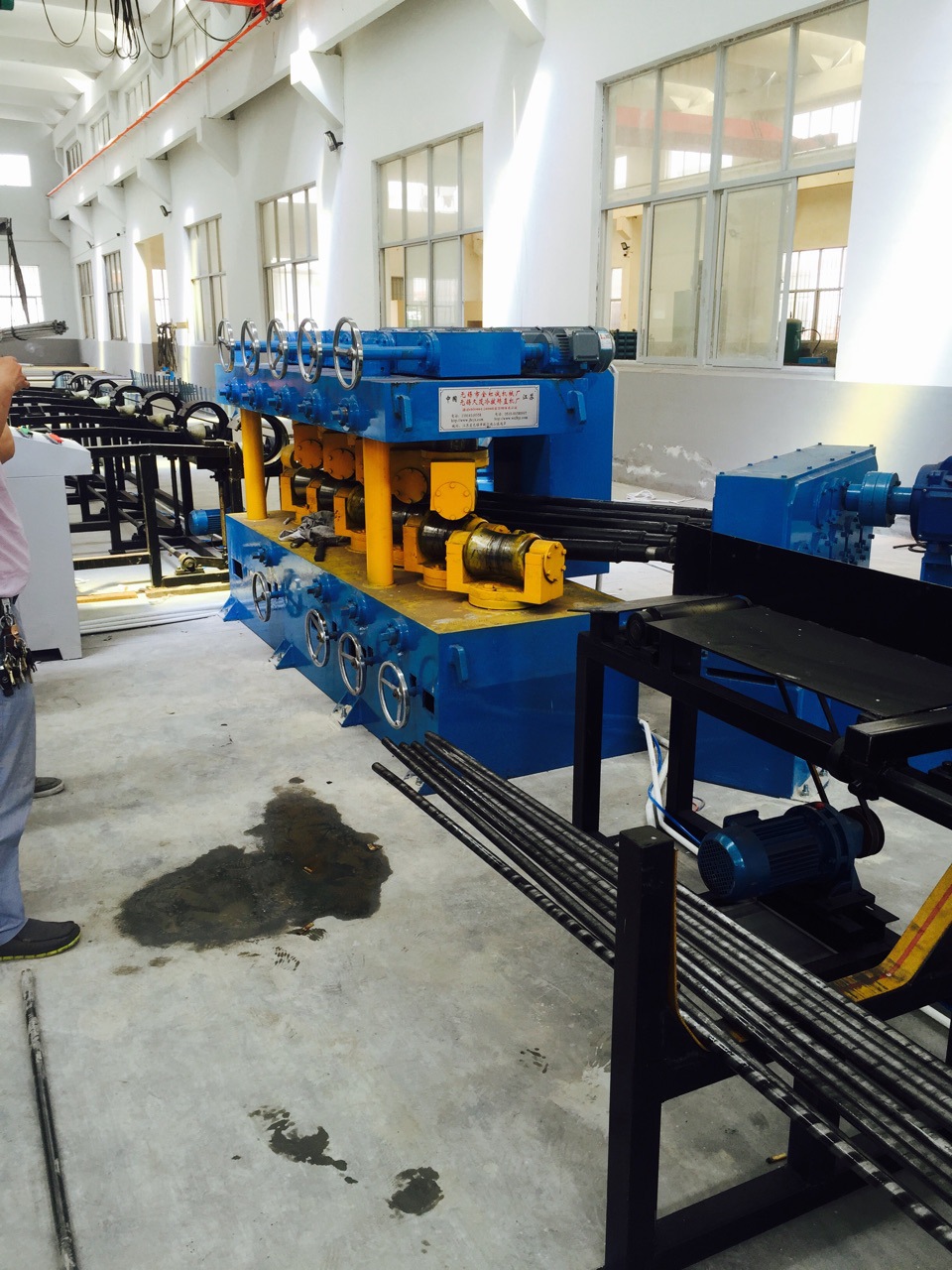 生产圆钢矫直机铜棒矫直机铜管矫直机立式矫直机