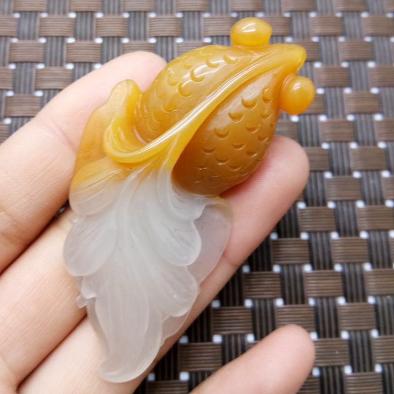 天然金丝玉玉石年年有鱼吊坠精雕玉器金鱼挂件饰品 俏色玉坠玉佩