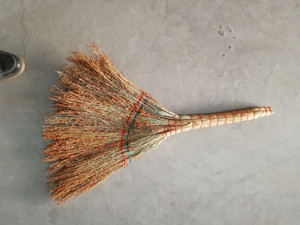 厂家供应竹枝手工竹扫把竹竿加长竹笤帚学校单位环卫清洁工具批发