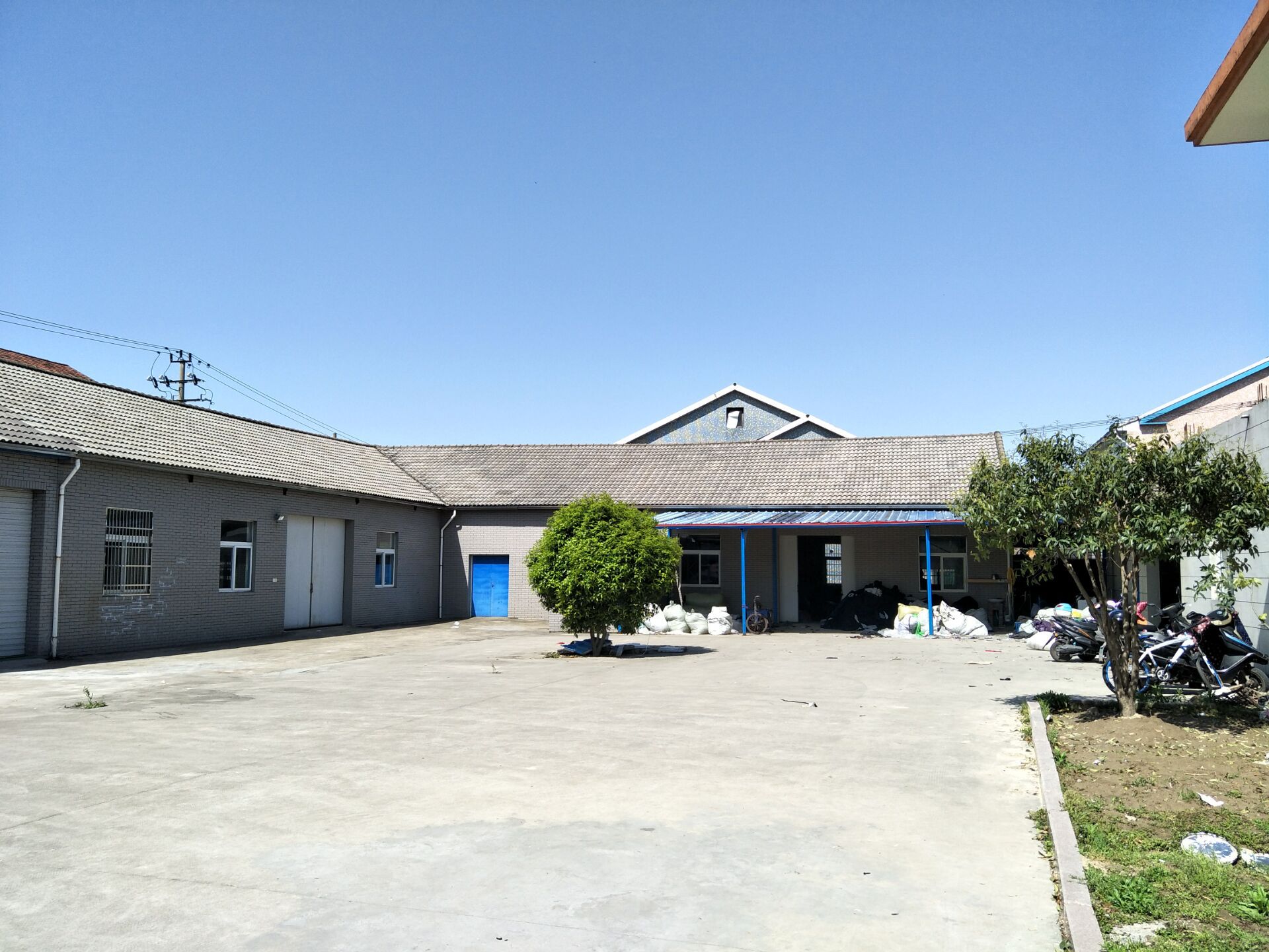 今天天气好晴朗,没事拍了几张厂里的照片