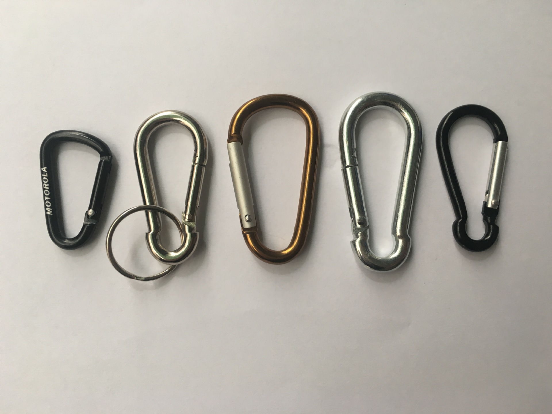 现货电镀环保金色狗扣,浅金c扣,带链子小c扣.