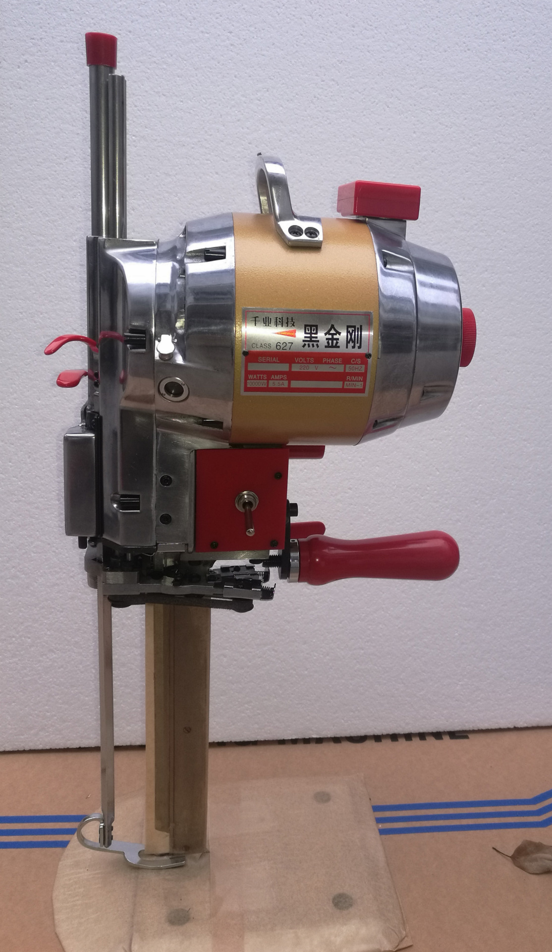 厂家直销 黑金刚裁剪机 电动剪刀 自动磨刀裁剪机 裁布机 电剪