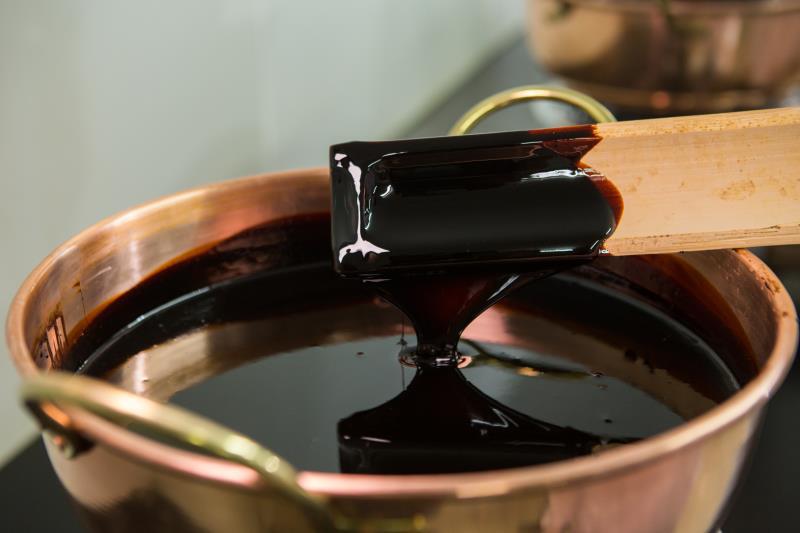 木兰千金熬膏基地开放日 粉丝体验透明熬膏