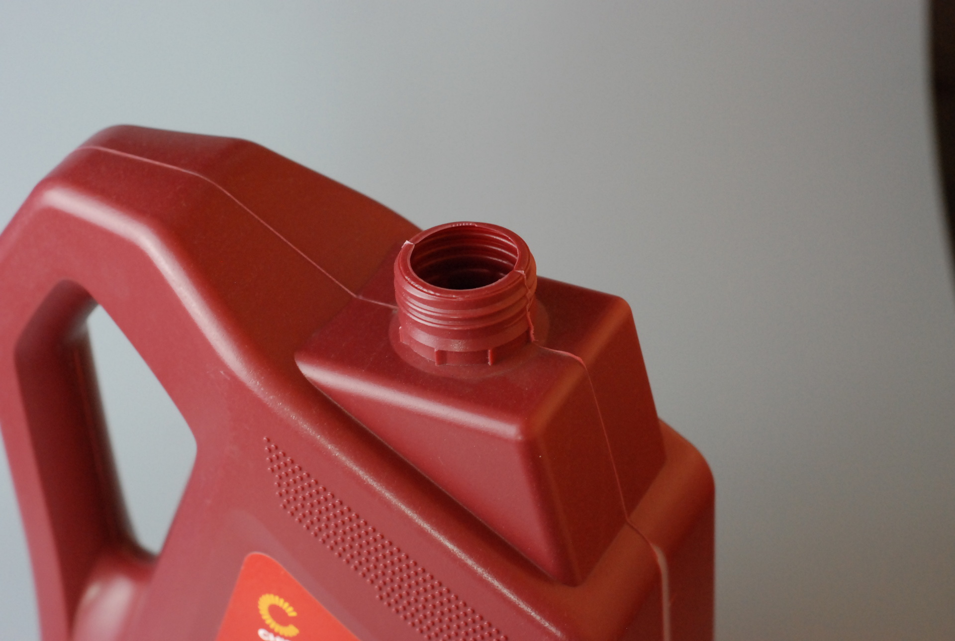 4升机油壶防冻液壶机油桶防冻液桶加工定制各种颜色模内贴标生产