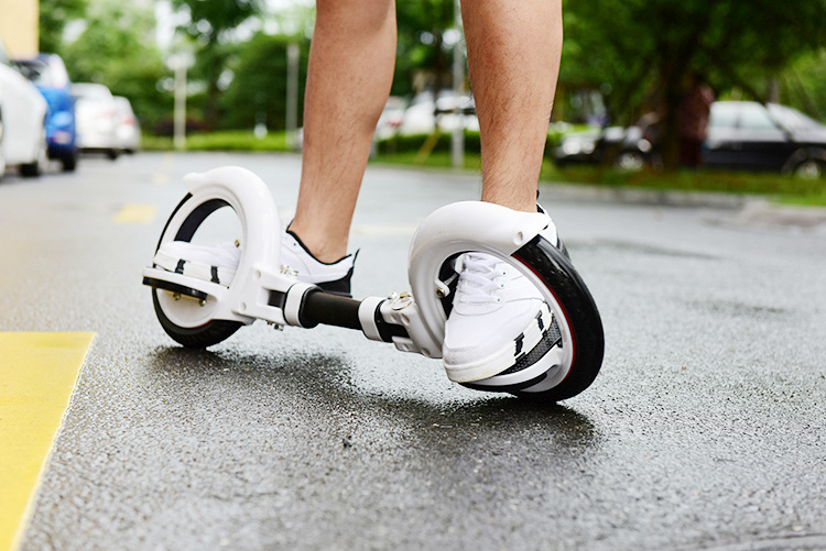 厂家批发蛇形活力板现货成人两轮滑板耐磨减震骑健滑板车