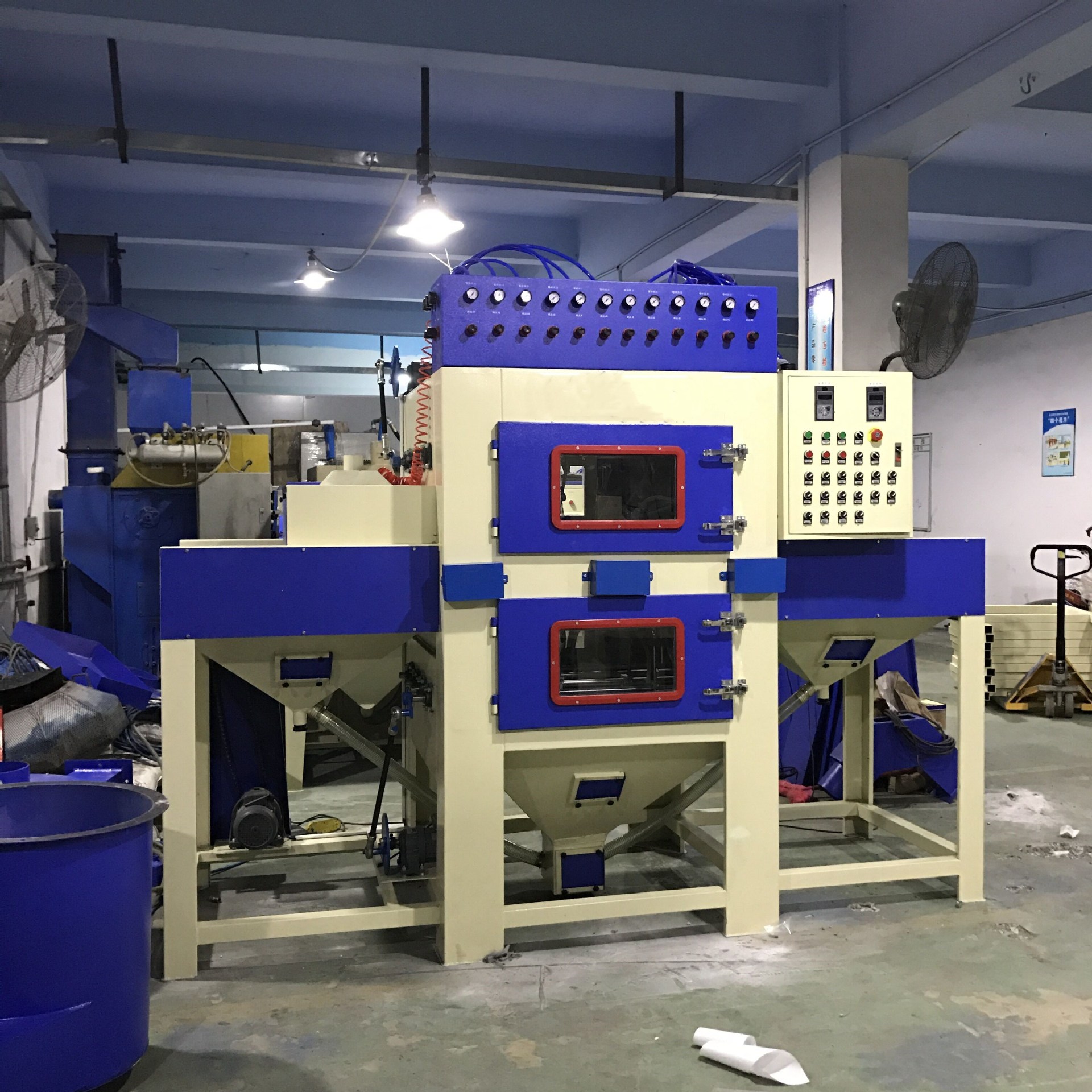 厂家直销双面自动喷砂机不锈钢板正反面自动喷砂输送全自动喷砂机