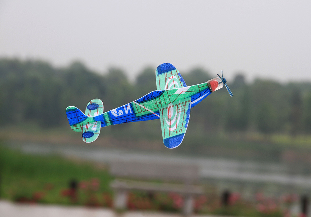 手抛飞机滑翔小飞机泡沫飞机航空模型小学幼儿园diy包邮玩具