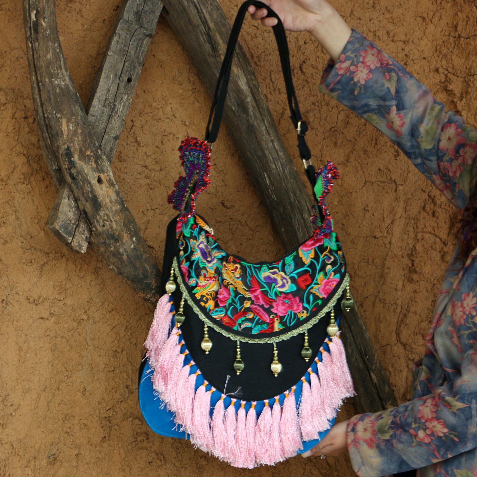 新款云南民族风包包苗族刺绣包女款单肩包苗绣大包百搭时尚款